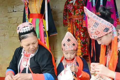 Màu văn hóa Tết trong các dân tộc tỉnh Quảng Ninh