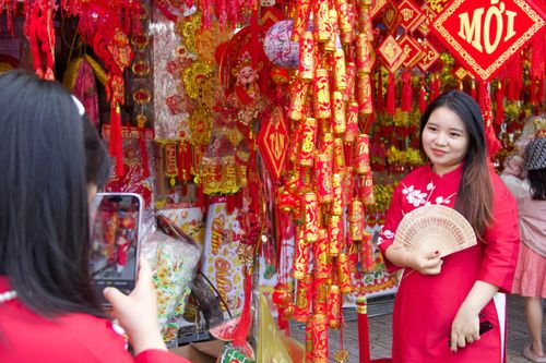 Phố đèn lồng 'mỗi năm có một' ở Nha Trang than ế