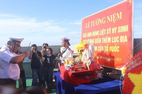 Bài cuối: 'Vượt trên ngọn phong ba, giữ mùa Xuân quê nhà'