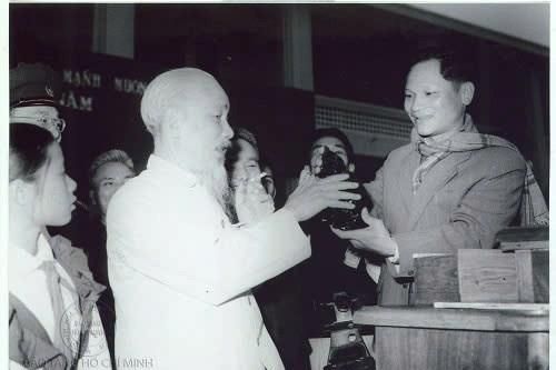 Bác Hồ với xuân Ất Tỵ 1965