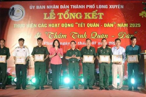 Ấm áp 'Tết quân - dân' ở An Giang