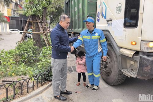 Giao thừa đặc biệt của những người công nhân môi trường Hà Nội