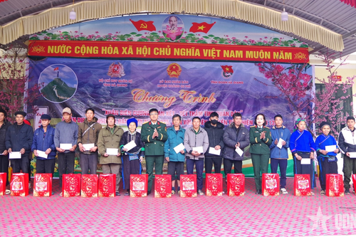 Tết ấm tình quân dân trên rẻo cao Hà Giang