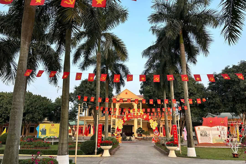 Mang Xuân lên trạm thông tin