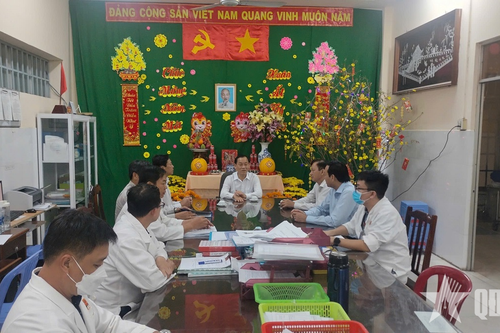 Chủ tịch UBND tỉnh Tiền Giang thăm, chúc Tết Bệnh viện Quân y 120