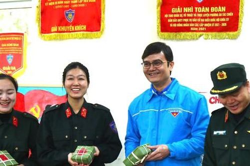 Bí thư thứ nhất T.Ư Đoàn thăm, chúc Tết các đơn vị lực lượng vũ trang