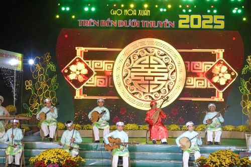 Rộn ràng không gian nghệ thuật đờn ca tài tử tại lễ hội 'Trên bến dưới thuyền'