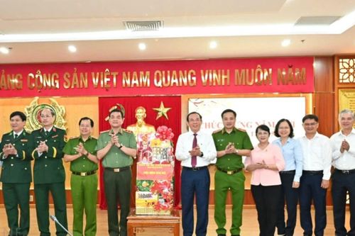 Bí thư Thành ủy TPHCM Nguyễn Văn Nên thăm, động viên Công an TPHCM đêm Giao thừa