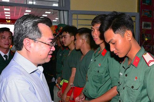 Phó Bí thư Thường trực Thành ủy TPHCM Nguyễn Thanh Nghị thăm, động viên các đơn vị trực sẵn sàng chiến đấu dịp tết