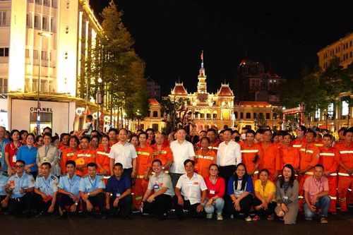 Thăm, chúc tết, động viên y bác sĩ, công nhân vệ sinh trực xuyên tết