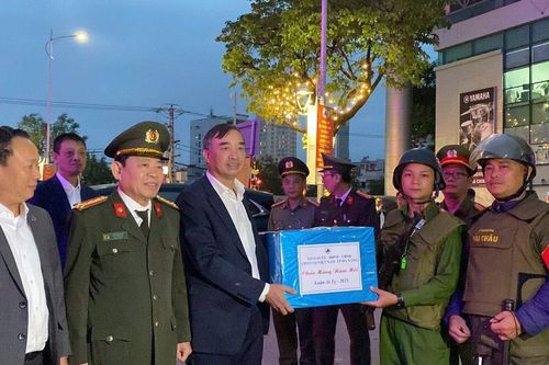 Lãnh đạo TP Đà Nẵng thăm, động viên lực lượng trực xuyên Tết Nguyên đán 2025