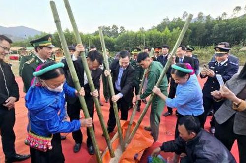 Gắn kết tình quân dân nơi biên cương Đông Bắc