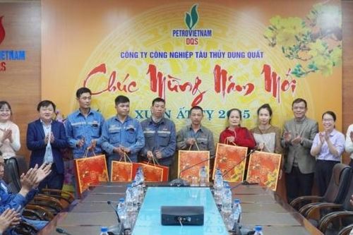 Đoàn Thanh niên Petrovietnam tặng quà Tết cho đoàn viên, người lao động có hoàn cảnh khó khăn tại DQS