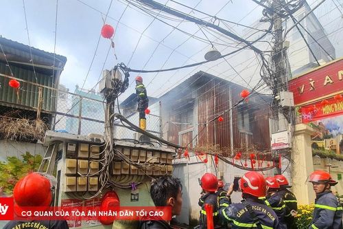 Cứu 1 người khỏi vụ cháy khu dân cư TP.HCM chiều 29 Tết