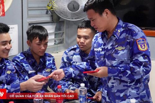 Đón giao thừa giữa trùng khơi