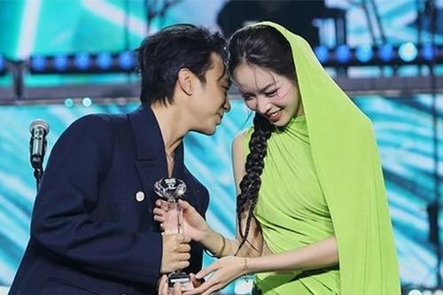 Đi qua tin đồn với Soobin, hoa hậu Thanh Thủy đón Tết bên gia đình