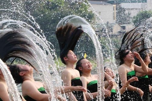 Gội đầu vào 30 Tết là nghi lễ của dân tộc nào?