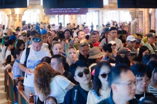 Gần 40 chuyến bay quốc tế/ngày, Phú Quốc đông kín khách Tết Nguyên đán