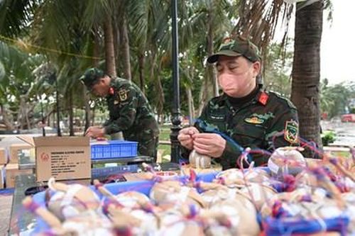 Cận cảnh trận địa pháo hoa tại Thủ đô