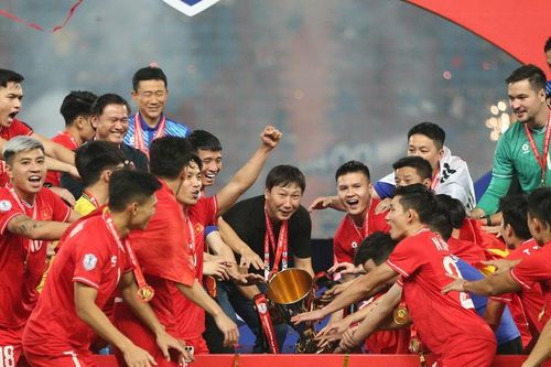 Nhìn lại bóng đá Việt Nam năm Giáp Thìn; FIFA nhắc lại kỳ tích Thường Châu