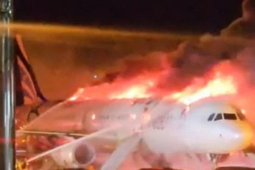 Hàn Quốc: Máy bay Air Busan bốc cháy, 170 hành khách sơ tán khẩn cấp