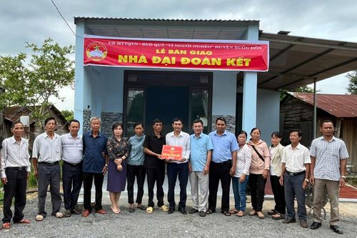 Xóa nhà tạm: Nghĩa tình từ những ngôi nhà mới dịp Tết