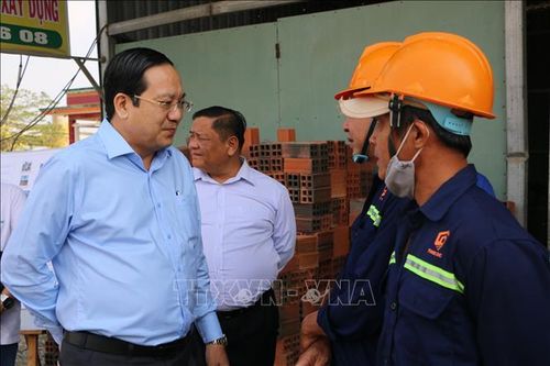Thăm, chúc Tết người lao động làm nhiệm vụ đêm giao thừa