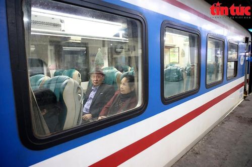 Chuyến tàu cuối cùng năm Giáp Thìn rời ga Hà Nội
