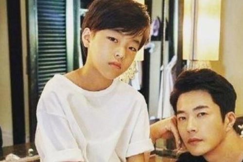Hé lộ gương mặt quý tử cao 1m80 và công chúa nhỏ của Kwon Sang Woo