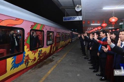 Chuyến tàu cuối cùng năm Giáp Thìn rời ga Hà Nội