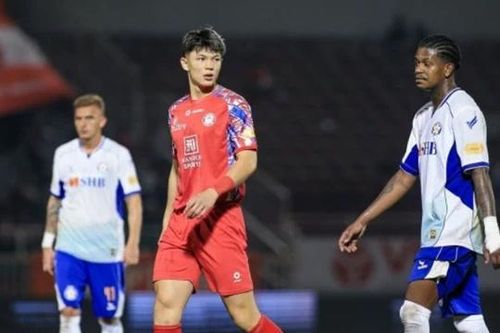 HLV Kim Sang-sik nhận món quà lớn, ĐT Việt Nam đón sao Việt kiều cao 1m90?