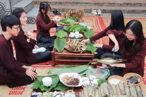Không gian Tết xưa ở làng cổ Đường Lâm hút giới trẻ