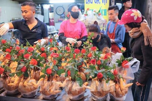 Chợ Hà Nội sôi động trong ngày tất niên