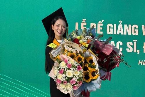 Á hậu Bùi Khánh Linh tốt nghiệp Đại học loại giỏi