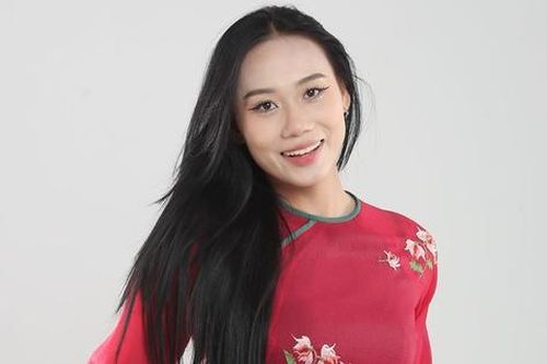 Kỷ lục gia điền kinh Hoàng Thanh Giang đón Tết cùng áo dài