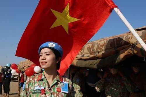 Nữ điều dưỡng 'mũ nồi xanh' kể chuyện chồng thay vợ chăm lo Tết cho cả gia đình