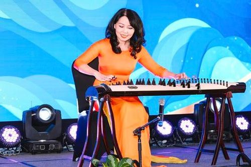 Nữ tiến sĩ muốn lan tỏa tình yêu đàn tranh tới công chúng