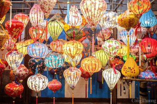Làng nghề lồng đèn truyền thống Hội An tất bật dịp Tết