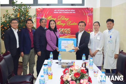 Lãnh đạo thành phố thăm, chúc Tết các đơn vị, địa phương