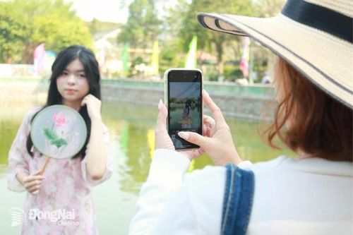 Photophone là gì mà được nhiều người 'book' dịp Tết này?