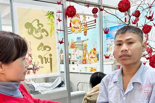 Sẻ chia với bệnh nhân nghèo dịp Tết