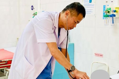 Bác sĩ cảnh báo nguy cơ dị vật đường thở ở trẻ dịp tết