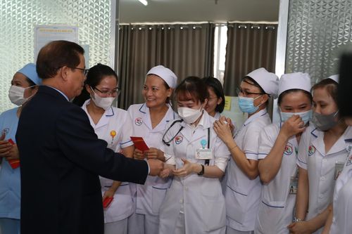 Đón Tết ở… bệnh viện