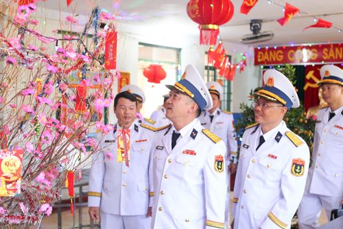 Trung tâm Huấn luyện Vùng 4 Hải quân tổ chức Hội thi trang trí phòng đón Xuân và 'mâm cơm ngày Tết'