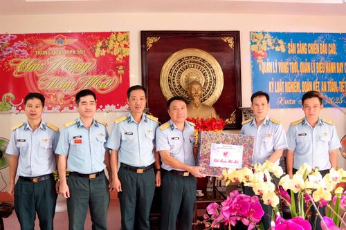 Rộn ràng sắc xuân trên miền cát trắng
