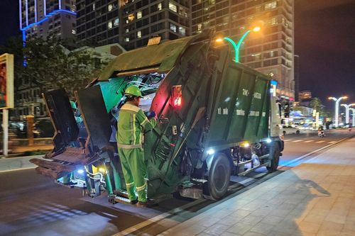 Giao thừa của những người làm sạch phố phường