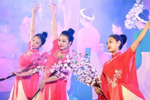 Lào Cai rộn rã chào Xuân mới