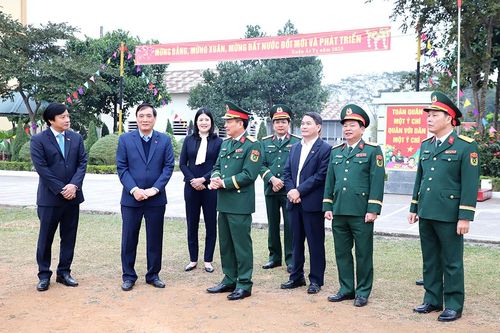 Bí thư Tỉnh ủy Bùi Minh Châu thăm, chúc Tết Đại đội Trinh sát - Cơ giới, Bộ CHQS tỉnh