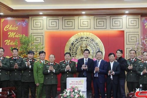 Đồng chí Bí thư Tỉnh ủy thăm, chúc Tết Công an tỉnh