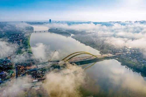 Bên chiếc cầu mới trên sông Hương
